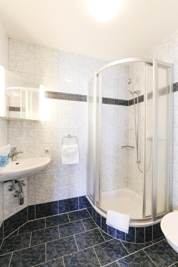 Hotel Loewen Niederuzwil Bagian luar foto