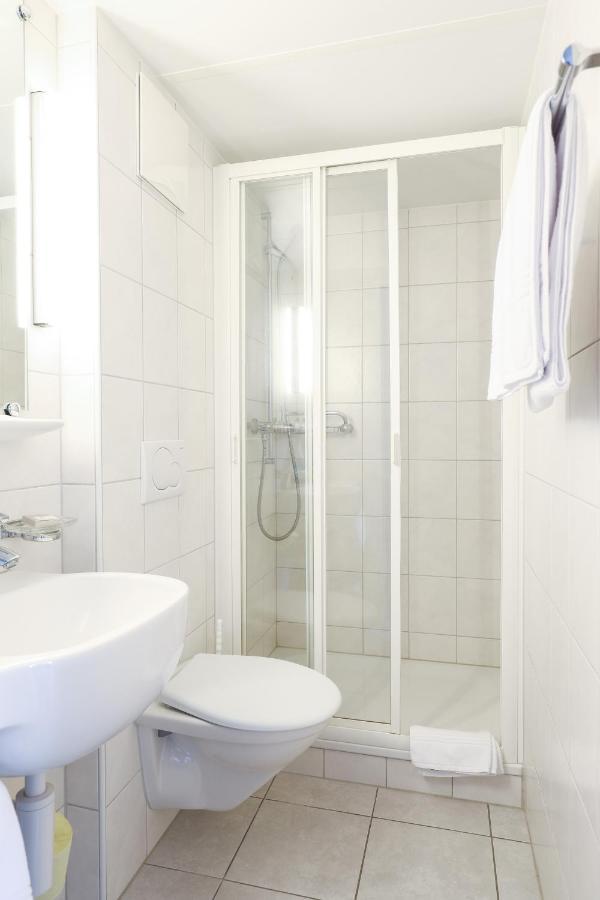 Hotel Loewen Niederuzwil Bagian luar foto