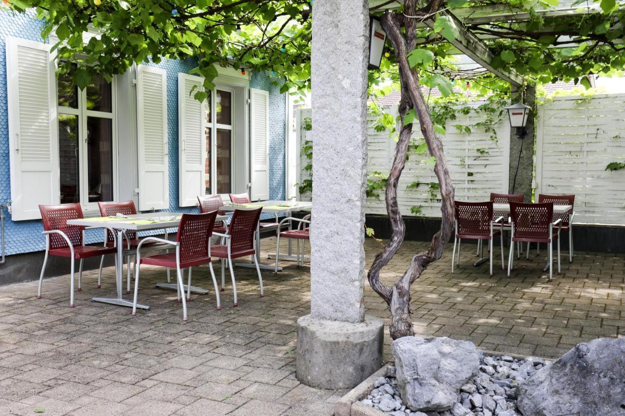 Hotel Loewen Niederuzwil Bagian luar foto